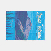 Lassen-Volcanic National Park Illustration Travel Fleecedecke (Vorderseite (Horizontal))