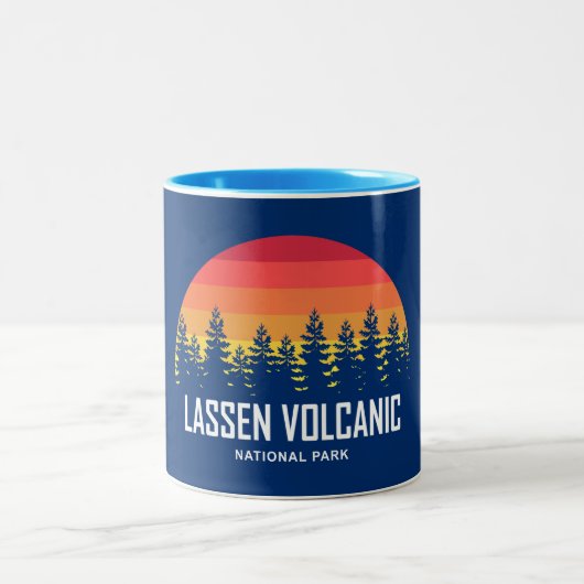 Lassen-Volcanic-Nationalpark Zweifarbige Tasse (Mittel)