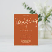 Lässig Burnt Orange Typografy Wedding Einladungspostkarte (Stehend Vorderseite)