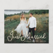 Lässig Just Married Script Foto Ankündigungspostkarte (Vorderseite)