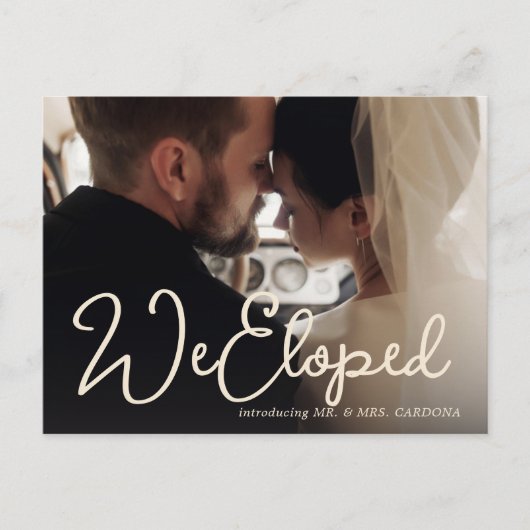 Lässig We Eloped Script Foto Ankündigungspostkarte (Vorderseite)