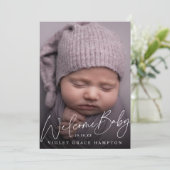Lässig Welcome New Baby Foto Birth Ankündigung (Stehend Vorderseite)