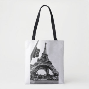 Lässige Ansicht von Eiffel-Turm - einfach und Tasche