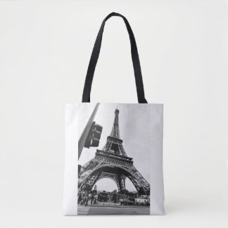 Lässige Ansicht von Eiffel-Turm - einfach und Tasche