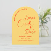 Lässige Fun Yellow Summer Wedding rettet das Datum Einladung (Stehend Vorderseite)