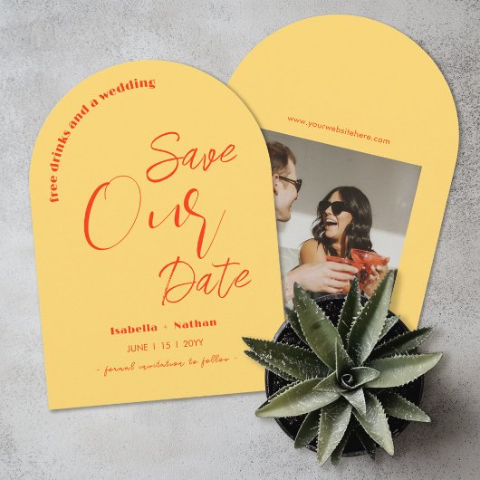 Lässige Fun Yellow Summer Wedding rettet das Datum Einladung