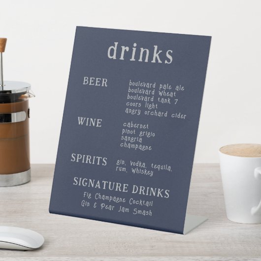 Lässige handgeschriebene Typografie, Silver & Navy Sockelschild (In SItu)