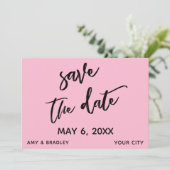 Lässige Handschrift Medium Pink Wedeltypografie Save The Date (Stehend Vorderseite)