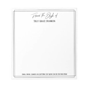 Lässige Handschrift vom Schreibtisch mit schlichte Notizblock