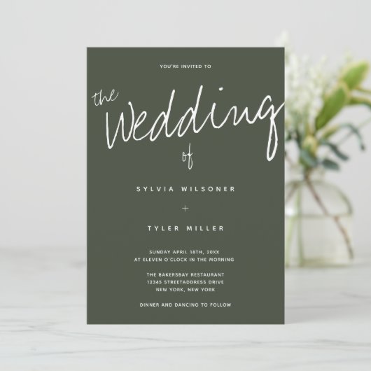Lässige moderne dunkle Sage Typografy Wedding Einladung (Stehend Vorderseite)