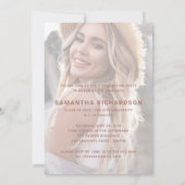 Lässige Script-Rose Gold Zwei-Foto-Graduierungspar Einladung (Rückseite)