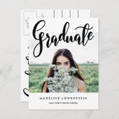 Lässige Typografie Graduate Foto Einladungspostkarte (Vorne/Hinten)