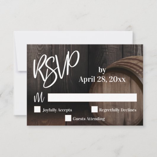Lässige Typografie Holzfass-Hochzeit RSVP Karte (Vorderseite)
