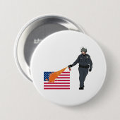Lässiger Pfeffer-Spray-Polizist mit Flagge in der Button (Vorne & Hinten)