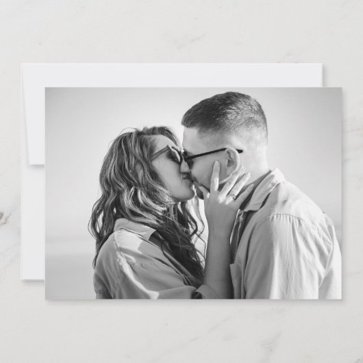 Lässiges Schwarzweiß-Foto Save The Date (Rückseite)