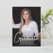 Lässiges Skript White 2 Foto Graduation Party Einladung (Stehend Vorderseite)