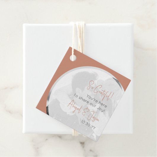 Lässiges Terra Cotta Modernes Hochzeitsfest Foto Geschenkanhänger (Beispiel)