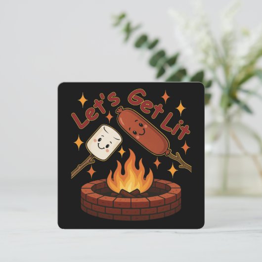Lass's Get Lit Firepit - Niedlicher Marshmallow &  Einladung (Stehend Vorderseite)