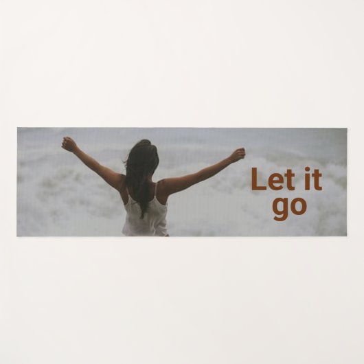 "Lass's go" Frau am Strand Yogamatte (Vorderseite (Horizontal))