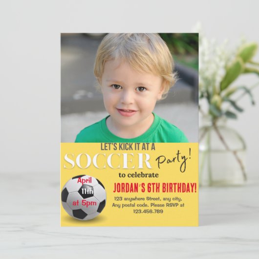 Lass's kick it Soccer Party Einladung (Stehend Vorderseite)