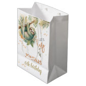 Lasst uns abhängen, Faultier-Kinder-Geburtstag Mittlere Geschenktüte (Vorderseite Schrägansicht)