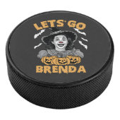 Lasst uns Brenda Spooky Halloween Kamala Harris ge Eishockey Puck (3/4)