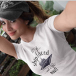 Lasst uns das Schiff sehen und das Nauti-Kreuzfahr T-Shirt<br><div class="desc">Dieses Design wurde mit digitaler Kunst erstellt. Sie können den Stil dieses Shirts ändern, indem Sie Mehr > unter der Option Stil auswählen. Es kann personalisiert werden, indem Sie auf die Schaltfläche Anpassen klicken und die Farbe ändern, einen Namen, Initialen oder Ihre Lieblingswörter hinzufügen. Kontaktieren Sie mich unter colorflowcreations@gmail.com ,...</div>