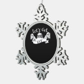 Lasst uns den lustigen Weihnachtsmann trinken Schneeflocken Zinn-Ornament (Rechts)