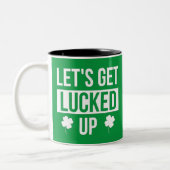 Lasst uns den St. Patrick's Day ausklingen lassen Zweifarbige Tasse (Links)