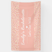 Lasst uns den WildFun Cheetah Pink Junggeselinnen- Banner (Vertikal)