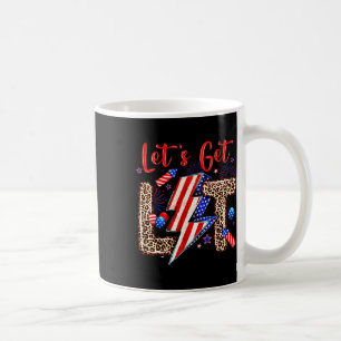Lasst uns die amerikanische Fahne am 4. Juli loswe Kaffeetasse