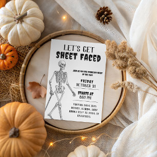 Lasst uns ein Skelett-Gesicht bekommen Halloween-E Einladung