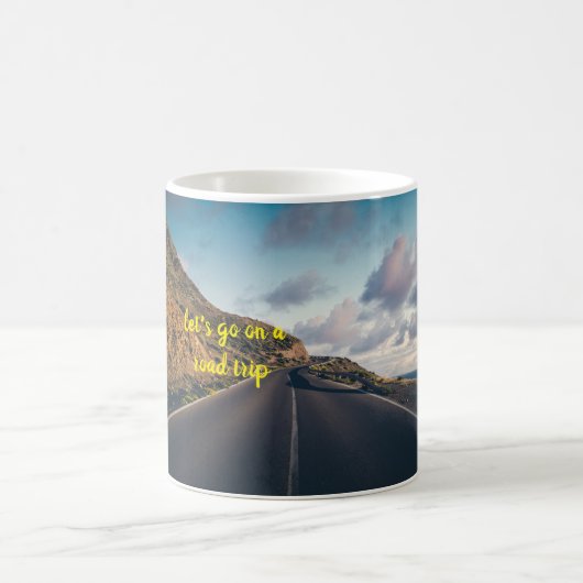 Lasst uns einen Road Trip machen Kaffeetasse (Mittel)
