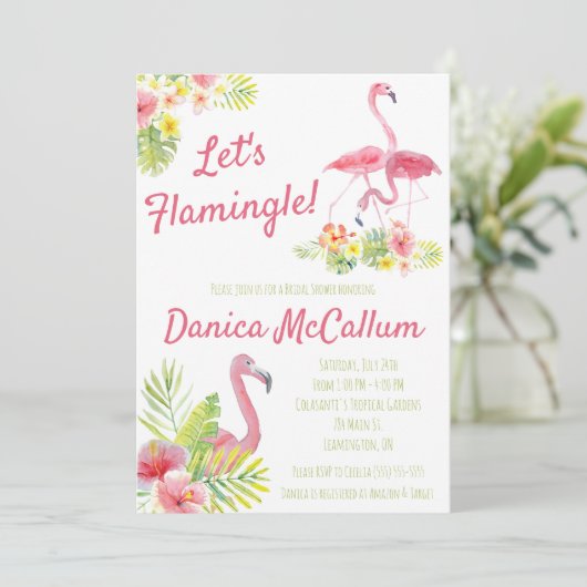 Lasst uns Flamingle spielen! Tropisches Brautparty Einladung (Stehend Vorderseite)