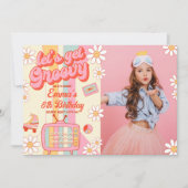 Lasst uns Groovy Birthday Foto einladen Einladung (Vorderseite)