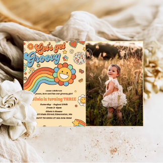 Lasst uns Groovy Retro Rainbow 3. Geburtstag Foto Einladung