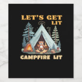 Lasst uns hingehen. Campfire Lit. Camping Quotes-K Weinetikett (Einzelnes Label)