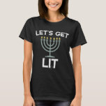 Lasst uns Lit Menorah Chanukah holen T-Shirt<br><div class="desc">Lasst uns Lit Menorah Chanukah holen</div>