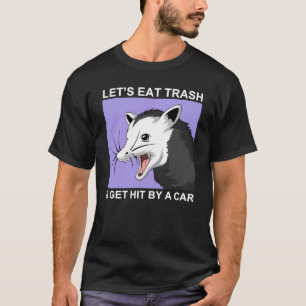 Lasst uns Müll essen und von einem Auto getroffen T-Shirt