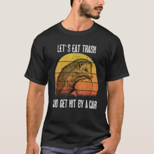 Lasst uns Müll essen und von einem Auto Opossum 1 T-Shirt