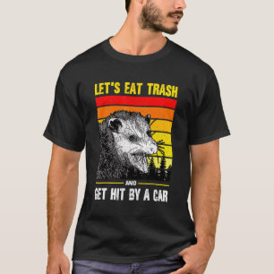 Lasst uns Müll essen und von einem Auto Opossum tr T-Shirt
