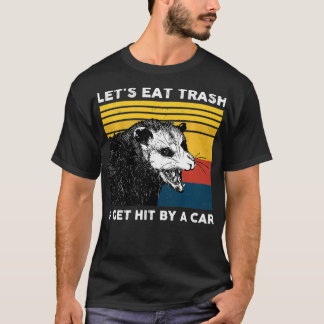 Lasst uns Müll essen und von einem Auto Opossum Vi T-Shirt
