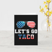 Lasst uns Taco Funny 2025 Red White and Blue Sungl Karte (Gelbe Blume)