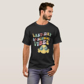 last day of summer vibes, groovy summer, funny tea T-Shirt (Vorne ganz)