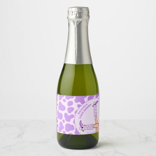 Last Rodeo Lila Cowgirl Brautparty Party Schaumweinetikett (Vorderseite)