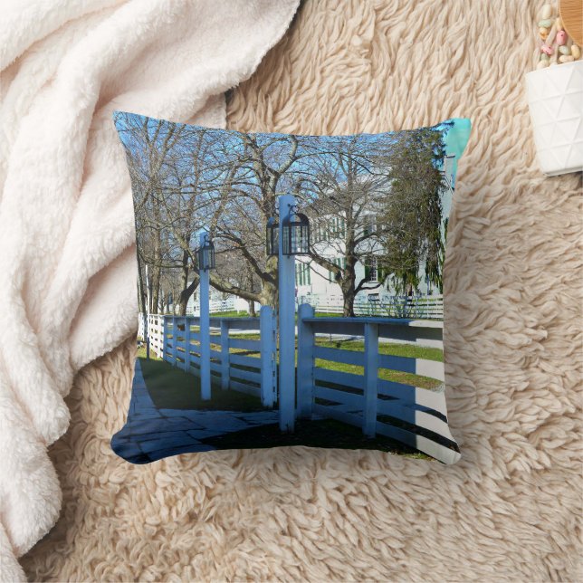 Late Afternoon Stroll in the Village Kissen (Decke)