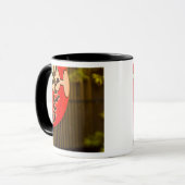 Laterne und Baum aus rotem gestrichenem Papier, Ky Tasse (Vorderseite Links)