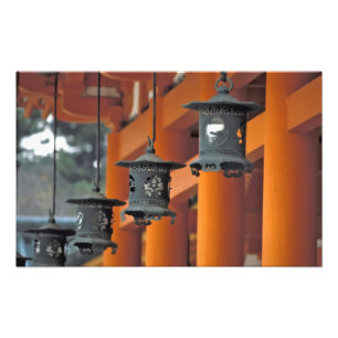 Laternen hängen am Heian-jingu-Schrein, Fotodruck
