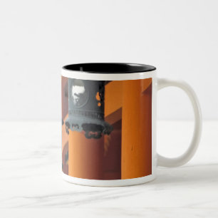 Laternen hängen am Heian-jingu-Schrein, Zweifarbige Tasse