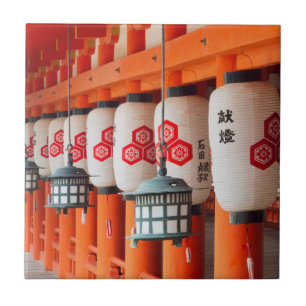 Laternen im Itsukushima-Schrein Fliese